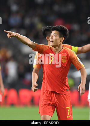 (190111) -- ABOU DHABI, 11 janvier 2019 (Xinhua) -- Wu Lei de Chine fête marquant pendant la coupe d'Asie de l'AFC 2019 ÉMIRATS ARABES UNIS 2019 match du groupe C entre la Chine et les Philippines à Abu Dhabi, Emirats arabes unis (EAU), 11 janvier 2019. (Xinhua Wu/Huiwo) Banque D'Images