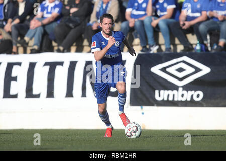 Benidorm, Espagne. Jan 11, 2019. Test match du FC Schalke 04 contre KRC Genk en camp de formation. Schalke's Mark Chu dirige la balle au pied. Crédit : Tim Rehbein/dpa/Alamy Live News Banque D'Images