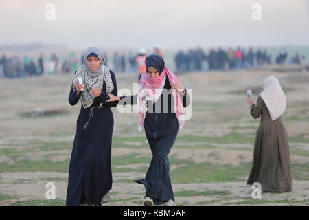 11 janvier 2019 - Al-Buraj, Camp de Réfugiés de la bande de Gaza, la Palestine - des affrontements entre Palestiniens et soldats israéliens le long de la frontière orientale d'al-Buraj dans le centre du camp de réfugiés de la bande de Gaza. Credit : Hassan Jedi et Quds Net News Wire/ZUMA/Alamy Live News Banque D'Images