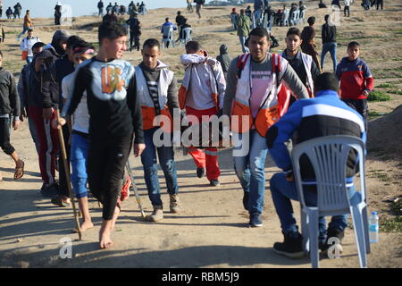 11 janvier 2019 - Al-Buraj, Camp de Réfugiés de la bande de Gaza, la Palestine - des affrontements entre Palestiniens et soldats israéliens le long de la frontière orientale d'al-Buraj dans le centre du camp de réfugiés de la bande de Gaza. (Crédit Image : © Hassan Jedi et Quds Net News via Zuma sur le fil) Banque D'Images