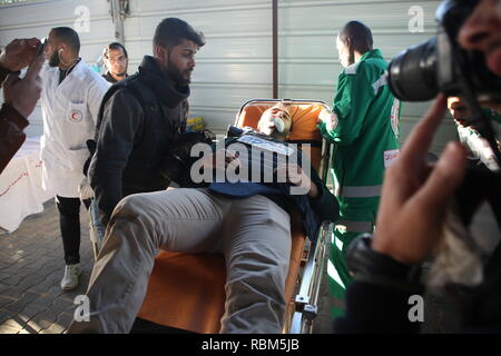 11 janvier 2019 - Al-Buraj, Camp de Réfugiés de la bande de Gaza, la Palestine - des affrontements entre Palestiniens et soldats israéliens le long de la frontière orientale d'al-Buraj dans le centre du camp de réfugiés de la bande de Gaza. (Crédit Image : © Hassan Jedi et Quds Net News via Zuma sur le fil) Banque D'Images