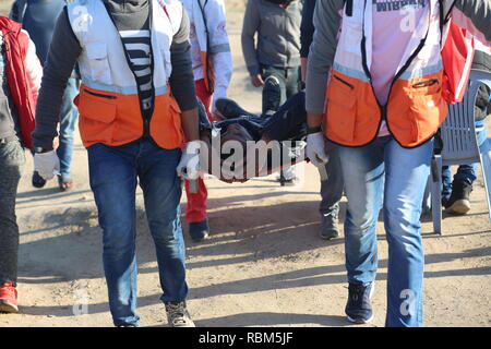 11 janvier 2019 - Al-Buraj, Camp de Réfugiés de la bande de Gaza, la Palestine - des affrontements entre Palestiniens et soldats israéliens le long de la frontière orientale d'al-Buraj dans le centre du camp de réfugiés de la bande de Gaza. (Crédit Image : © Hassan Jedi et Quds Net News via Zuma sur le fil) Banque D'Images