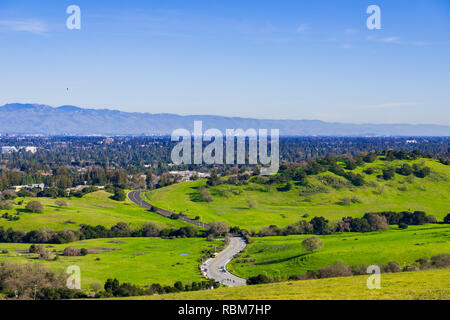 Vue en direction de San Jose et San Francisco Bay de la Stanford lave Hills, Californie Banque D'Images