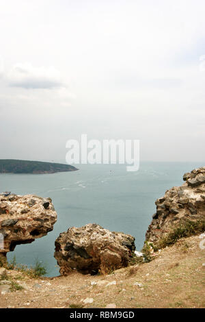 Vue sur le Bosphore et la mer Noire de Yoros Castle. Banque D'Images