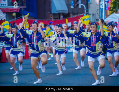 Participants au festival Awa Odori à Tokyo, Japon Banque D'Images