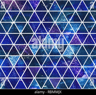 Fond d'aquarelle. 2d à la main avec motif transparent violet bleu foncé mosaïque triangulaire. L'espace profond ornement coloré pour les tuiles. Isolé sur whi Banque D'Images