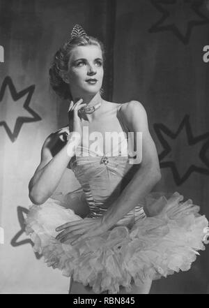 Danseuse de ballet dans les années 1950. Une jeune femme dans son costume de scène. Son nom est Elsa-Marianne von Rosen, danseuse et actrice suédoise. La Suède des années 1950. Kristoffersson Photo Banque D'Images
