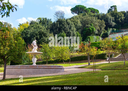 Florence, Italie - 27 octobre 2018 : statue fontaine vue dans le jardin de Boboli de Florence, Italie Banque D'Images