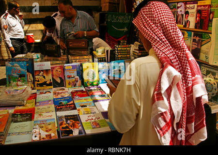 Stand de livres dans le Souk Hamidiyé, Damas. La Syrie, au Moyen-Orient Banque D'Images