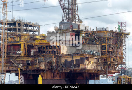 Le pont supérieur de la plate-forme offshore Brent Shell d'être démantelé et recyclé à mesure UK, Seaton Seaton Carew, Port, Hartlepool, comté de Durham, Royaume-Uni. Banque D'Images