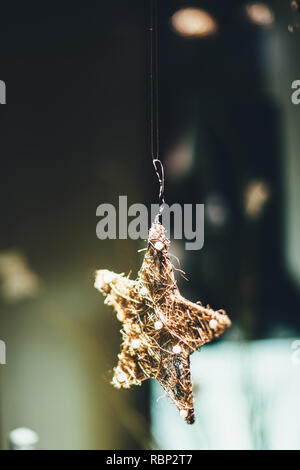 Fait main unique composée d'étoiles au-dessus de la surface flottante Banque D'Images