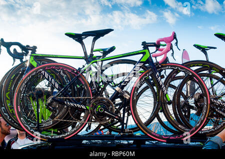 Trieste, Italie - 30 mai 2014 : colombien Nairo Quintana professionnelles biker vélo traditionnel avec des couleurs rose, symbole de gagnant Banque D'Images