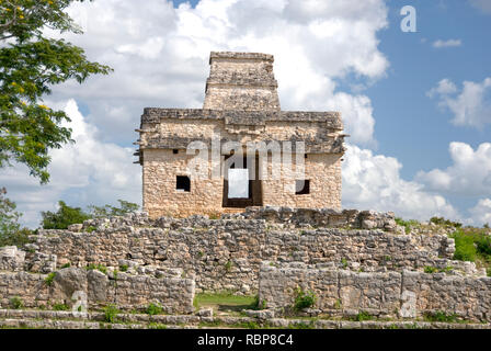 Mexique - 16 Jan 2007 : Temple du Soleil ou sept poupées de Sacbe 1 à Dzibilchaltún site archéologique maya près de Mérida Banque D'Images