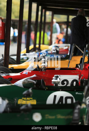 Une ligne de voitures de course Lotus vintage à Shelsley Walsh Hill Climb, Worcestershire, Angleterre, Royaume-Uni. Banque D'Images