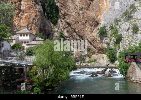 Blagaj Tekke est un monastère derviche à la source de la rivière Buna en Bosnie et Herzégovine Banque D'Images
