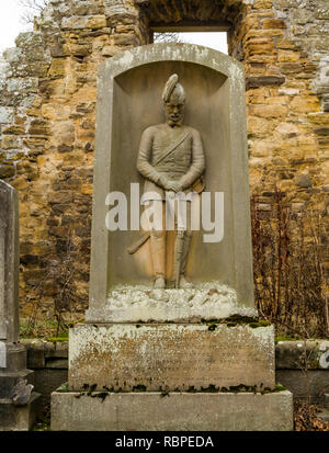 Pierre tombale du soldat commémoratif du Colonel James Ainslie plus jeune des Elvingston Gladsmuir, cimetière, East Lothian, Scotland, UK Banque D'Images