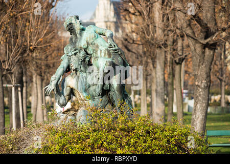 Sculpture et fontaine de Triton et nymphe au Volksgarten à Vienne, Autriche. Banque D'Images