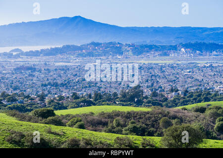 Vue vers Richmond de Wildcat Canyon Regional Park, à l'est la baie de San Francisco, comté de Contra Costa, le comté de Marin en Californie, l'arrière-plan Banque D'Images