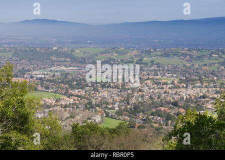 Vue d'un quartier résidentiel à San Jose de la colline de Almaden Quicksilver County Park, South San Francisco, Californie Banque D'Images