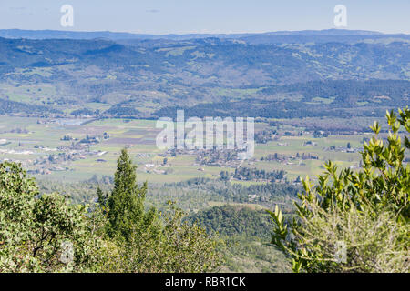 Vue vers la vallée de Napa de Sugarloaf Ridge State Park, dans le Comté de Sonoma, en Californie Banque D'Images