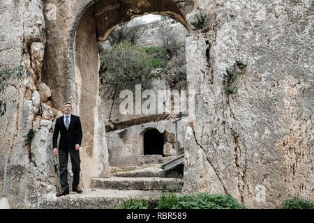 Le Consul Général de France à Jérusalem, Pierre Cochard, visite des tombeaux des rois dans le cadre d'une tournée d'actifs français à Jérusalem. Les Tombes de Banque D'Images