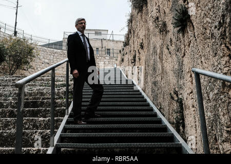 Le Consul Général de France à Jérusalem, Pierre Cochard, visite des tombeaux des rois dans le cadre d'une tournée d'actifs français à Jérusalem. Les Tombes de Banque D'Images