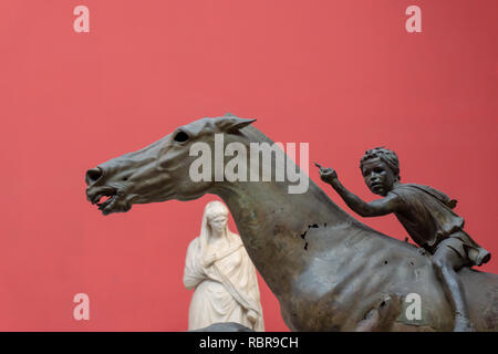 Cette sculpture est tout simplement spectaculaire et on se sent vraiment comme le cheval au galop est à vous. Tout est dit. Banque D'Images