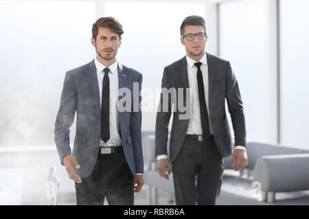 Les jeunes ingénieurs de l'office de tourisme, la fumée Banque D'Images