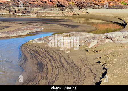 Des rives de la rivière des Esclaves, près de la montagne des Rapides, près de Fort Smith, Alberta, Canada Banque D'Images