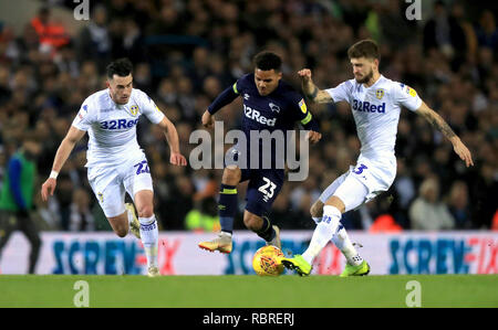 Derby County's Duane Holmes (centre) batailles pour la balle avec Leeds United's Jack Harrison (à gauche) et Mateusz Klich lors de la Sky Bet Championship match à Elland Road, Leeds. Banque D'Images