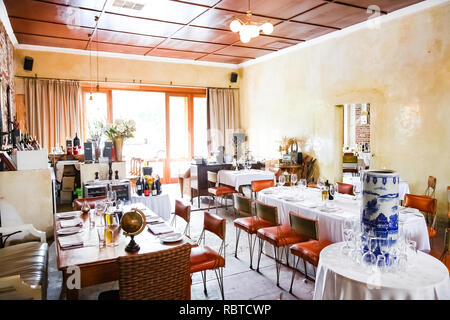 Johannesburg, Afrique du Sud - le 21 février 2011 : Intérieur de Retro Bistro Restaurant haut de gamme en matière de Sandton Banque D'Images