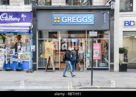 Greggs, The Strand, Londres, WC2, Angleterre, ROYAUME-UNI Banque D'Images