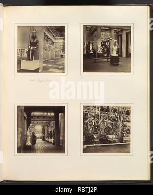 -Intérieur du tribunal égyptien ; la sculpture classique Galerie avec Discus-Thrower ; vue sur la Cour à partir de la Sculpture Classique égyptien Galerie ; le feuillage dans la cour égyptienne- Banque D'Images