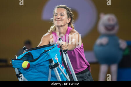 Melbourne, Australie. Jan 12, 2019. Victoria Azarenka du Bélarus participe à une activité "Kids Day" à l'avance Open d'Australie 2019 à Melbourne, Australie, le 12 janvier 2019. Credit : Lui Siu Wai/Xinhua/Alamy Live News Banque D'Images