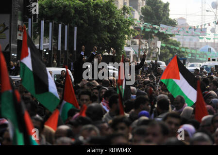 La ville de Gaza, bande de Gaza, territoire palestinien. Jan 12, 2019. Les partisans palestiniens du Front démocratique de libération de la Palestine, de prendre part à une manifestation pour soutenir le peuple palestinien les efforts de réconciliation entre le Fatah et le Hamas et d'aganist l'affaire du siècle, dans la ville de Gaza le 12 janvier 2019 Credit : Mahmoud Ajjour/APA/Images/fil ZUMA Alamy Live News Banque D'Images