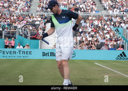 Andy Murray vs Nick Krygios, Queens club Fever Tree Championships juin 2018. Murray's première sortie concurrentiel après chirurgie de la hanche. Il a perdu le match en trois sets et a pris sa retraite de Wimbledon quelques semaines plus tard. Banque D'Images