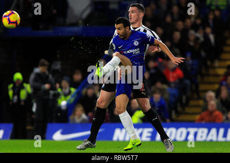 Londres, Royaume-Uni. 12 janvier, 2019. Pedro de Chelsea pousses et marque son 1er des équipes objectif. Premier League, Chelsea v Newcastle Utd à Stamford Bridge à Londres le samedi 12 janvier 2019. Cette image ne peut être utilisé qu'à des fins rédactionnelles. Usage éditorial uniquement, licence requise pour un usage commercial. Aucune utilisation de pari, de jeux ou d'un seul club/ligue/dvd publications. pic par Steffan Bowen/ Andrew Orchard la photographie de sport/Alamy live news Banque D'Images