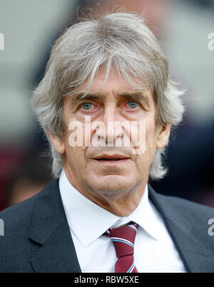 Londres, Royaume-Uni. 12 janvier 2018. Manuel Pellegrini manager de West Ham United au cours de la Premier League match entre West Ham United et Arsenal a joué au stade de Londres, Londres, Royaume-Uni. Photo par : Jason Mitchell/Alamy Live News English Premier League Football et les images sont seulement pour être utilisé dans un contexte éditorial, les images ne sont pas autorisées à être publiés sur un autre site internet, sauf si un permis a été obtenu à partir de DataCo Ltd Crédit : Jason Mitchell/Alamy Live News Banque D'Images