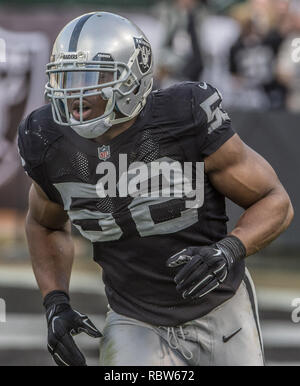 Oakland, Californie, USA. Dec 21, 2014. Oakland Raiders en dehors de secondeur Khalil Mack (52) le dimanche, Décembre 21, 2014, chez O.co Coliseum à Oakland, Californie. Les raiders défait les factures 26-24. Crédit : Al Golub/ZUMA/Alamy Fil Live News Banque D'Images