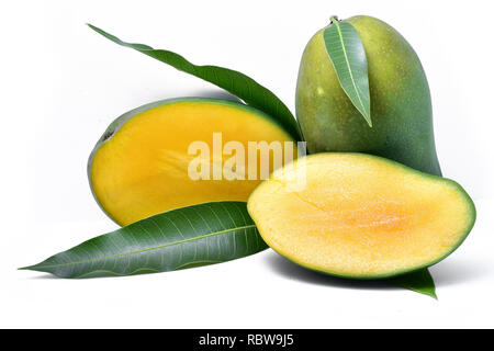 Mangue fraîche in a white background studio Banque D'Images