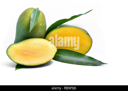 Mangue fraîche in a white background studio Banque D'Images