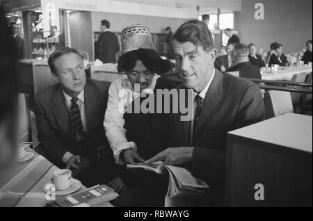 Aankomst bekende Franse bergbeklimmer Edmund Hillary op doorreis naar Londen, t, Bestanddeelnr 911-9210. Banque D'Images