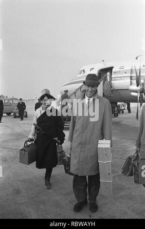 Aankomst bekende Franse bergbeklimmer Edmund Hillary op doorreis naar Londen, t, Bestanddeelnr 911-9211. Banque D'Images