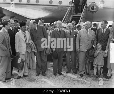 Aankomst op Dr Van Roijen Schiphol , Bestanddeelnr Maarssen, Riemen, 903-5355. Banque D'Images