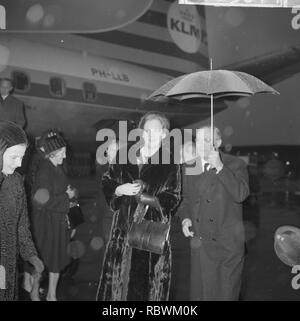 Aankomst van prinses Christina van Zweden en Margaretha van Denemarken op Schiph Bestanddeelnr, 918-5074. Banque D'Images