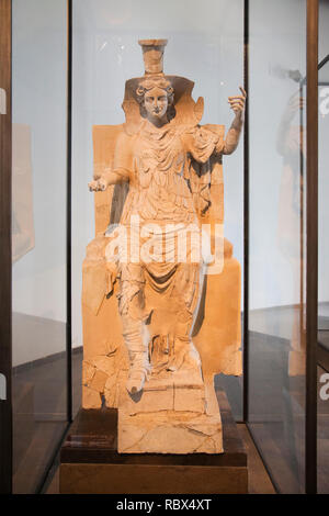 Statue de Déméter goddes grec assis sur un trône, fin de 2ème début du 1e siècle avant J.-C., Musée national du Bardo, Tunis, Tunisie, Afrique Banque D'Images