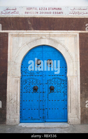 Porte de l'ancien hôpital Aziza Othmana, porte, Tunis, Tunisie, Afrique Banque D'Images