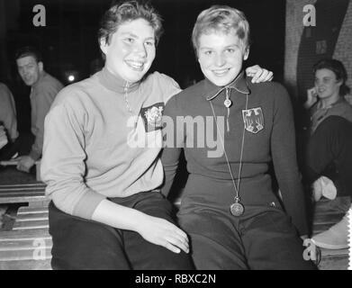 Ada den Haan (l) en Urselman (DLD) rechts duitsland en nederland, Bestanddeelnr 909-3744. Banque D'Images