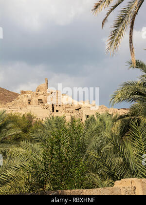Maisons de boue abandonnées de Birkat Al Mouz Banque D'Images