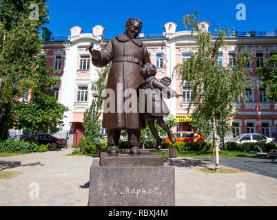 Voronezh (Russie - Août 08, 2018 : sculpture consacrée à S.Ya. Marshak et installé dans la ville de Voronezh Banque D'Images